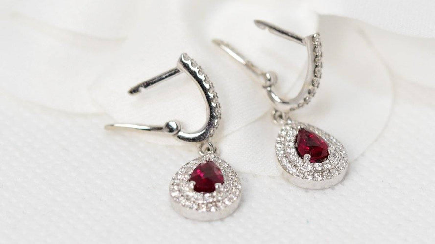 Boucles d'oreilles Boucles d'oreilles en or blanc, rubis poire et diamants 58 Facettes 30758