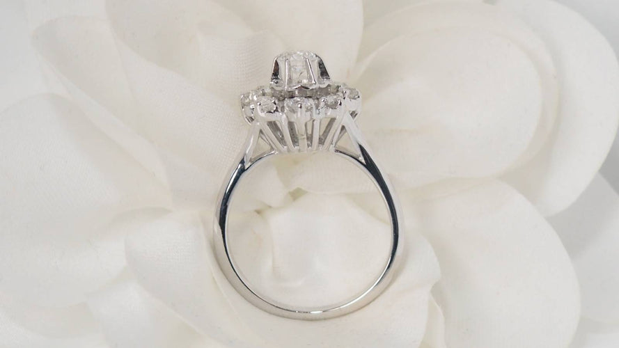 Bague 57 Bague marguerite en or blanc et diamants 58 Facettes 31930