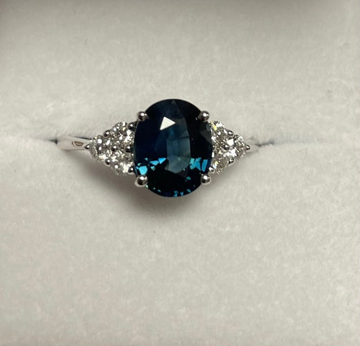 Bague Bague Saphir ovale 2.27ct Diamants 58 Facettes