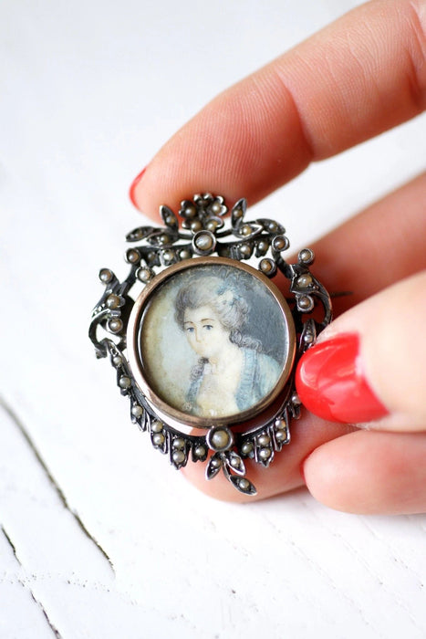 Broche Broche ancienne Victorienne en or et argent avec miniature 58 Facettes