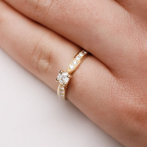 Bague Solitaire en or jaune et diamants 58 Facettes 20620