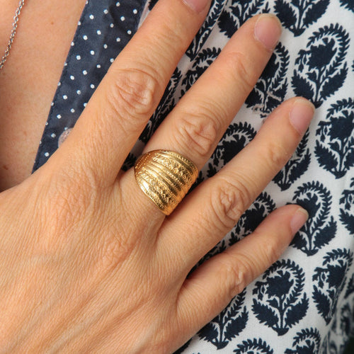 Bague 54 Bague Or jaune gravée 58 Facettes