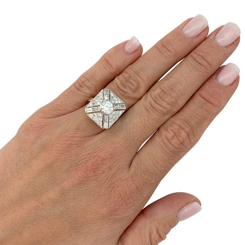Bague 55 Bague en or blanc et diamants. 58 Facettes 31153