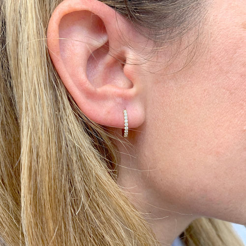Boucles d'oreilles Paire de petites créoles en or blanc, diamants. 58 Facettes 33200