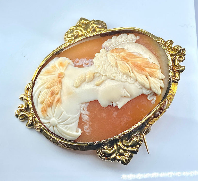 Broche Broche or jaune camée coquille vers 1850 58 Facettes AB302