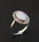 Bague 51 Bague Sertie d'Une Opale, Entourage Diamants. 58 Facettes 1032916