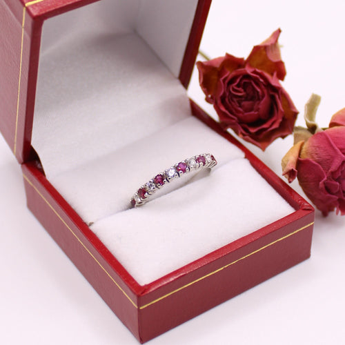 Bague Alliance Demi-tour Rubis et Diamants sertis sur or blanc 58 Facettes