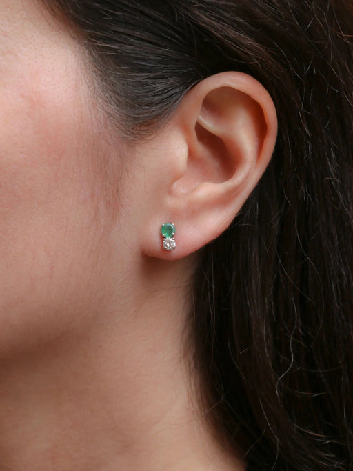 Boucles d'oreilles Paire de puces d'oreilles vintage or blanc, diamants et émeraudes 58 Facettes J89