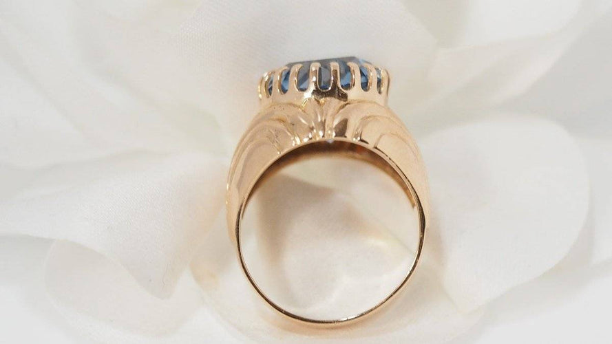 Bague Bague godronnée or jaune et topaze bleue 58 Facettes 30912