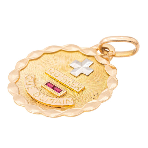 Pendentif Augis Pendentif Médaille Médaille d'amour Or jaune Rubis 58 Facettes 2360809CN