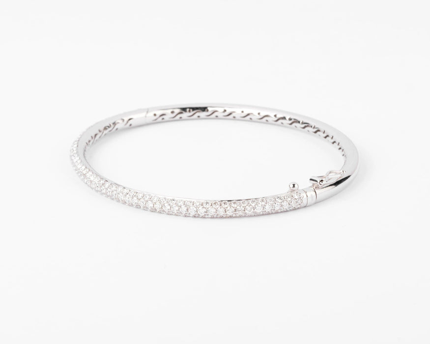 Bracelet Bracelet jonc en or gris serti de 3 lignes de diamant 58 Facettes