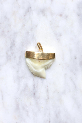 Pendentif Pendentif vintage charm or dent de requin 58 Facettes