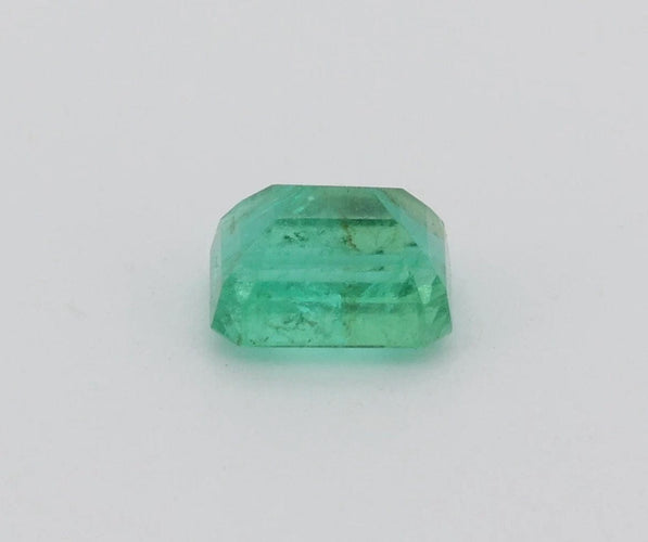 Gemstone Certificat Emeraude 0.66cts GFCO 58 Facettes 178