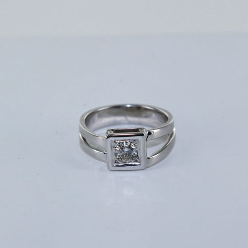 Bague 55 Bague carrée diamant 58 Facettes