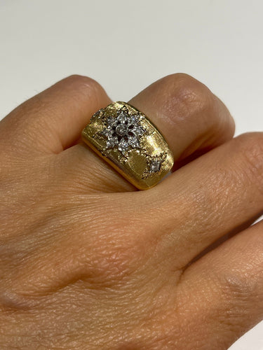 Bague Bague en or brossé et Diamants 58 Facettes