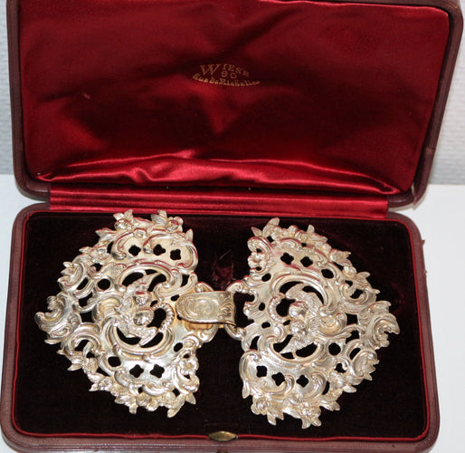 Accessoire Boucle De Cape Dans Son écrin En Vermeil Néo-Renaissance Wiese 58 Facettes 493
