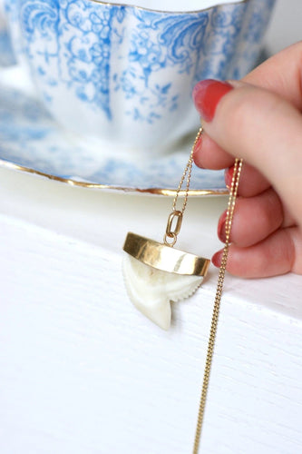 Pendentif Pendentif vintage charm or dent de requin 58 Facettes