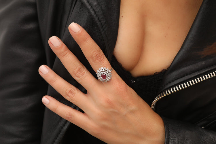 Bague Bague dôme or gris, rubis et diamants "Cœur de Feu" 58 Facettes 2438