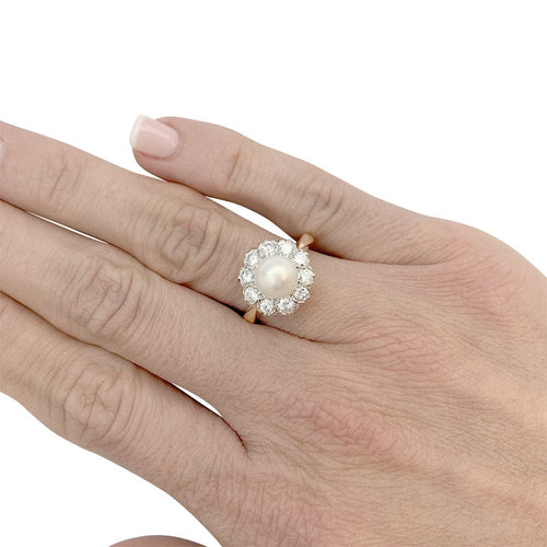 Bague 53 Bague marguerite perle et diamants. 58 Facettes 32110