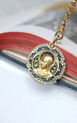 Pendentif Médaille Vierge Marie émail plique à jour perles diamants 58 Facettes