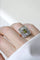 Bague 53 Bague rectangulaire, platine, péridot et diamants 58 Facettes