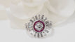 Bague 53.5 Bague ancienne en or blanc, rubis et diamants 58 Facettes 32001