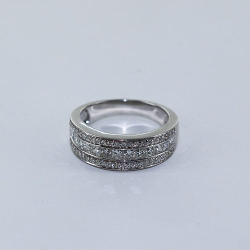 Bague Bague en diamants pavée 3 rangs 58 Facettes