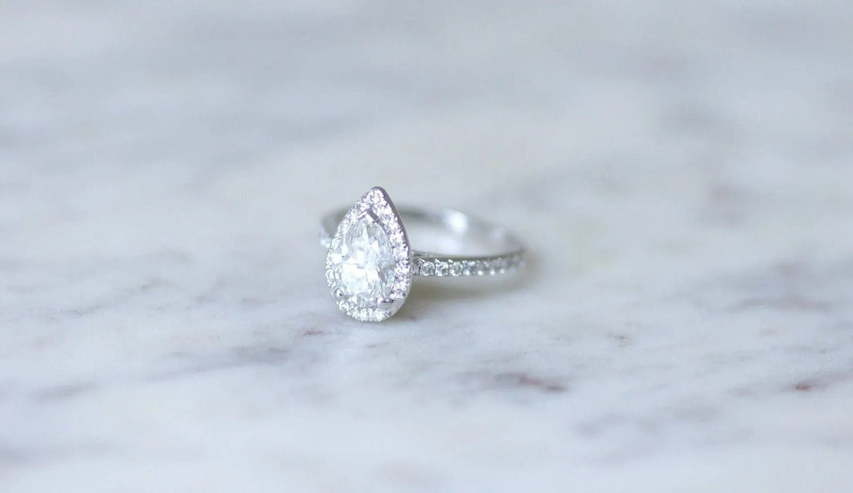 Bague 48.5 Bague Solitaire Halo Diamant Poire 1.14 Carats 58 Facettes