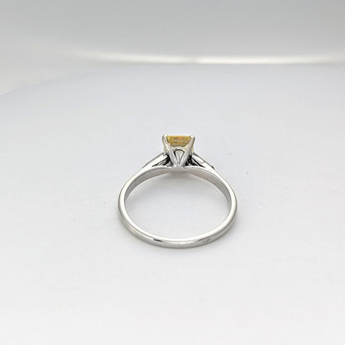 Bague Solitaire en or blanc diamants et saphir jaune 58 Facettes 21260