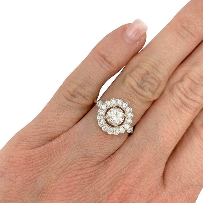 Bague 52 Bague marguerite en or blanc et diamants. 58 Facettes 31236