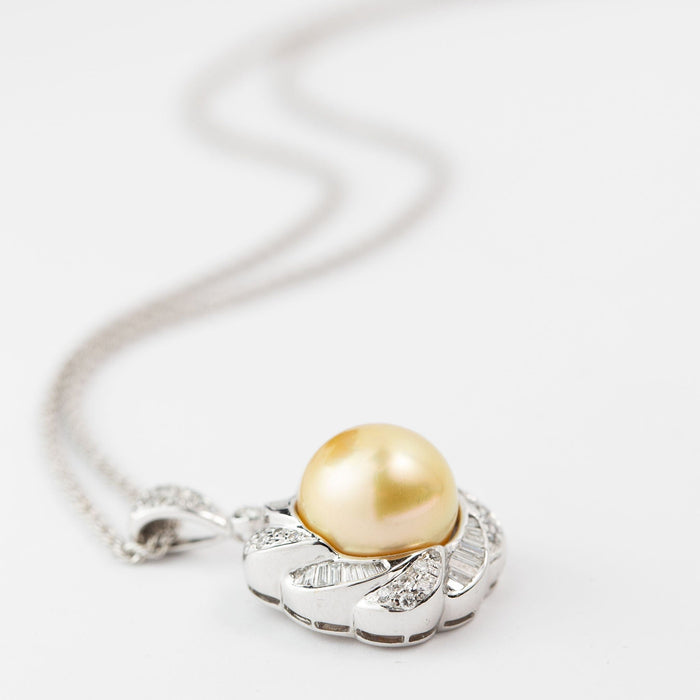 Collier Collier or blanc, diamants et perle dorée 58 Facettes