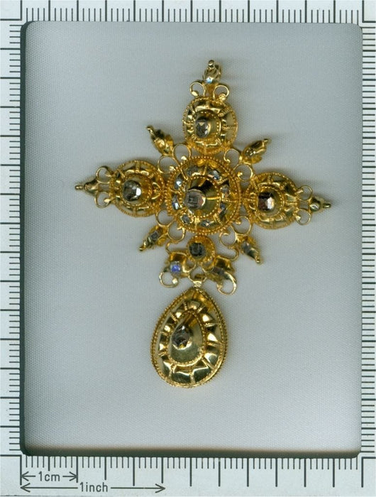 Pendentif Croix en or et diamants 58 Facettes 07162-0181
