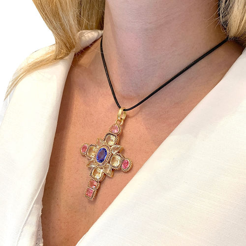 Pendentif Pendentif croix en or rose, citrines, tourmalines et tanzanite. 58 Facettes 31139