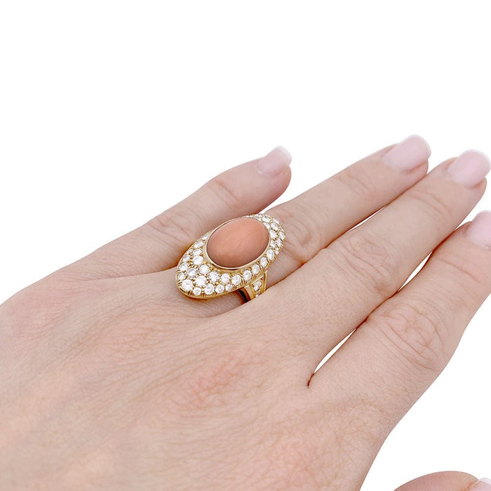 Bague 56 Bague, or jaune, corail et diamants 58 Facettes 33265