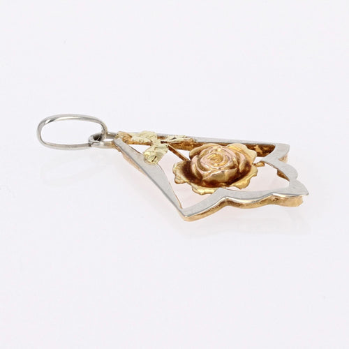Pendentif Pendentif ancien à la rose 3 ors 58 Facettes CVP67