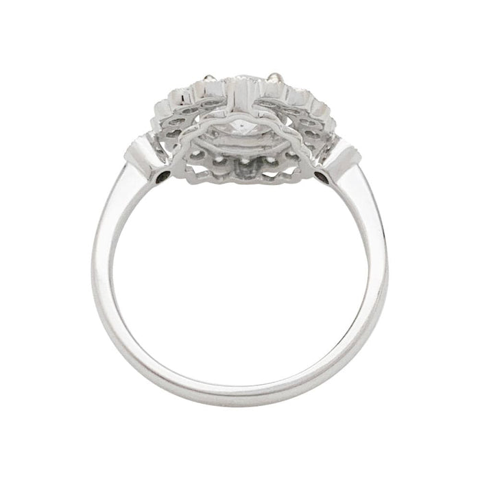 Bague 52 Bague marguerite en or blanc et diamants. 58 Facettes 31236