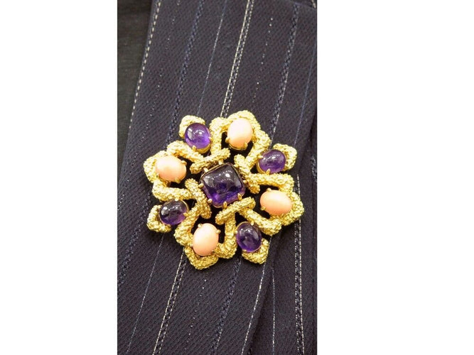 Broche broche pendentif VAN CLEEF & ARPELS delphes 1975 or cabochons corail & amethyste 58 Facettes 257359