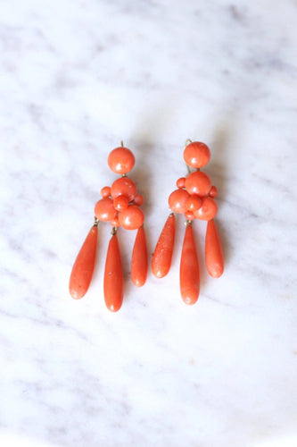 Boucles d'oreilles Boucles d'oreilles girandoles anciennes en or et goutte de corail 58 Facettes