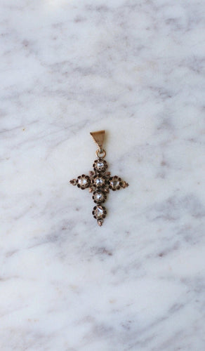 Pendentif Croix ancienne en or rose et diamants 58 Facettes