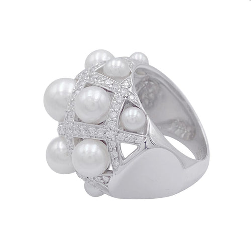 Bague 56 Bague Chanel, Baroque, or blanc, diamants, perles de culture. 58 Facettes 32342