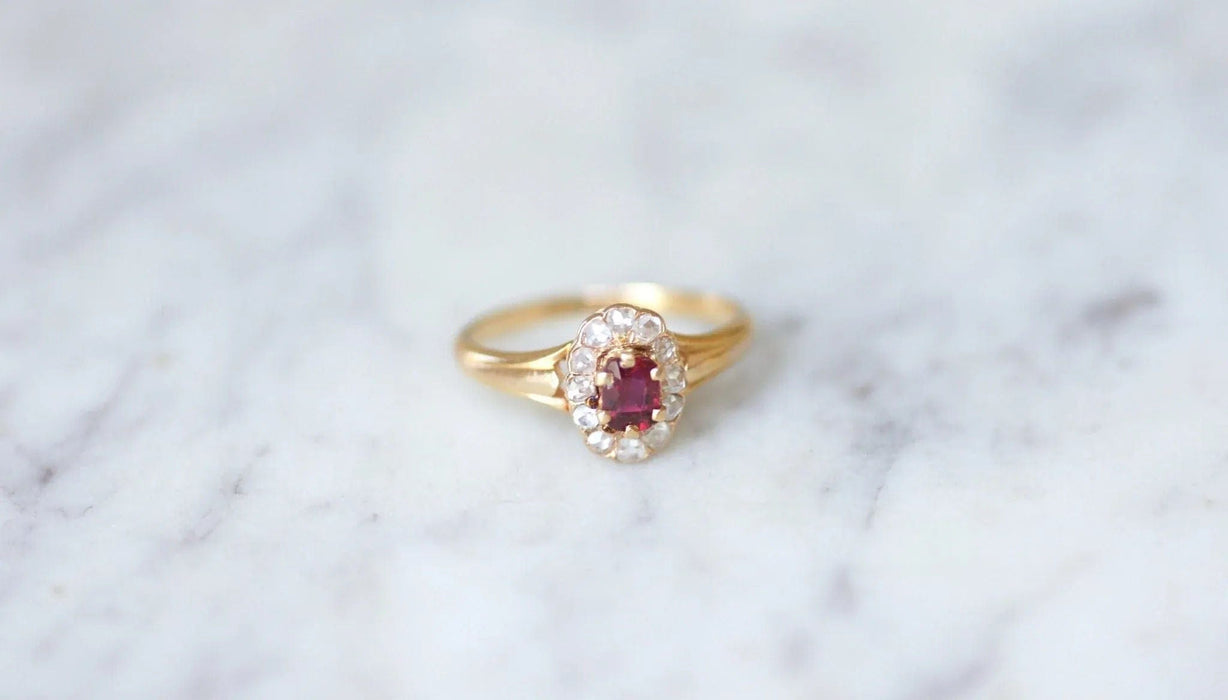 Bague Bague en or rose, rubis, diamants 58 Facettes