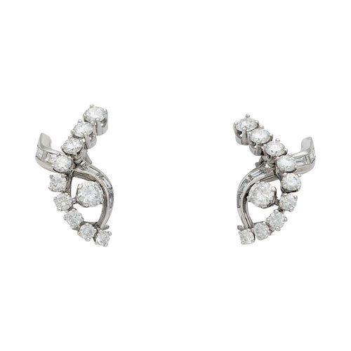 Boucles d'oreilles Boucles d'oreilles entrelacs en or blanc et diamants. 58 Facettes 31159