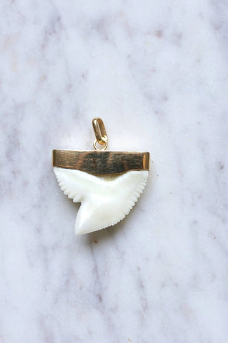 Pendentif Pendentif vintage charm or dent de requin 58 Facettes