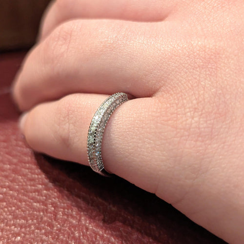 Bague Alliance or blanc et diamants 58 Facettes 25583