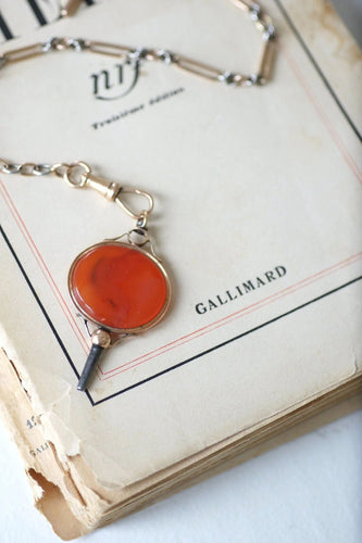 Pendentif Clef de montre ancienne or rose et cornaline 58 Facettes