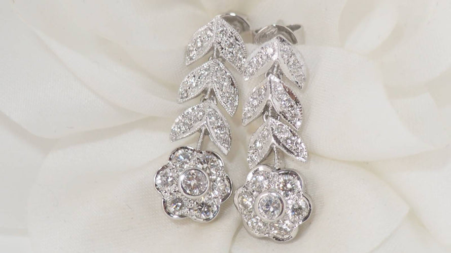 Boucles d'oreilles Pendantes en or blanc, diamants 58 Facettes 32070