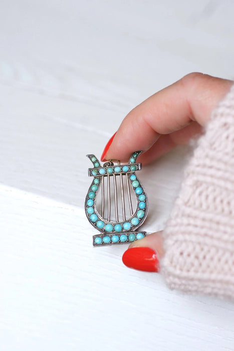 Pendentif Médaillon Lyre argent et turquoises 58 Facettes