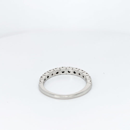 Bague Demi-alliance en or blanc et diamants 58 Facettes 21566