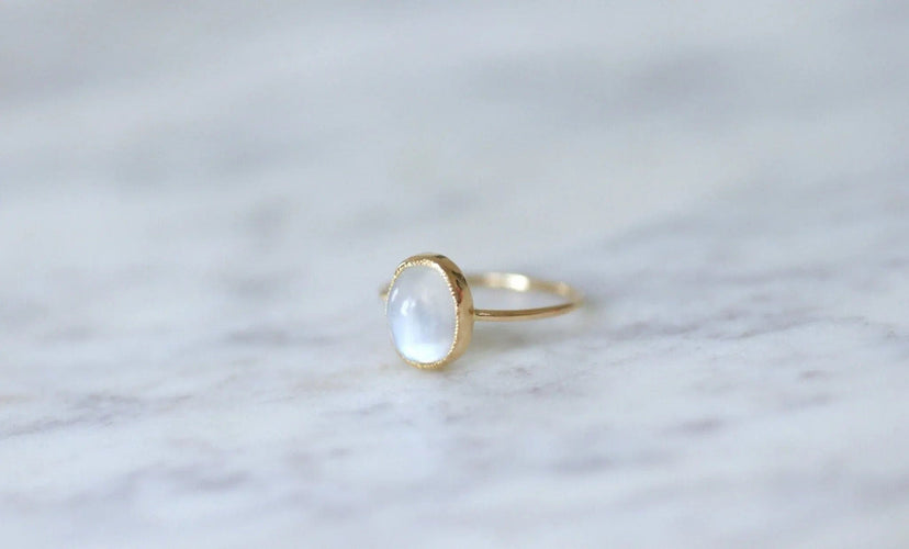 Bague Bague ancienne pierre de lune sur or jaune 58 Facettes
