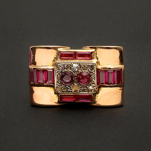 Bague Bague en or jaune, gris, rubis et diamants "Folles années" 58 Facettes 1828